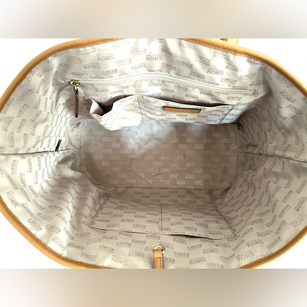 Michael Kors Large Jet Set Tote with Gold Python Embossing - Picture 10 of 15